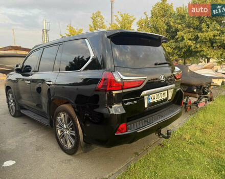 Черный Лексус ЛХ, объемом двигателя 5.7 л и пробегом 140 тыс. км за 67000 $, фото 2 на Automoto.ua