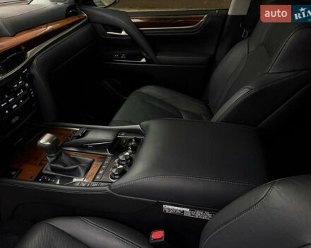 Черный Лексус ЛХ, объемом двигателя 5.66 л и пробегом 82 тыс. км за 58000 $, фото 12 на Automoto.ua