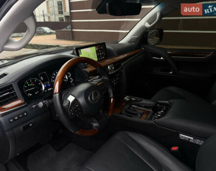Черный Лексус ЛХ, объемом двигателя 5.66 л и пробегом 82 тыс. км за 58000 $, фото 15 на Automoto.ua
