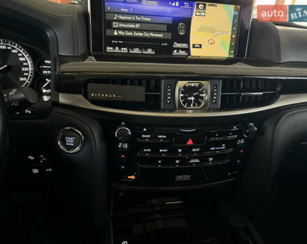 Черный Лексус ЛХ, объемом двигателя 5.7 л и пробегом 145 тыс. км за 65000 $, фото 7 на Automoto.ua