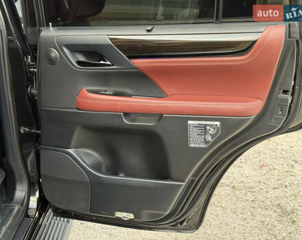 Чорний Лексус ЛХ, об'ємом двигуна 4.46 л та пробігом 109 тис. км за 85000 $, фото 25 на Automoto.ua