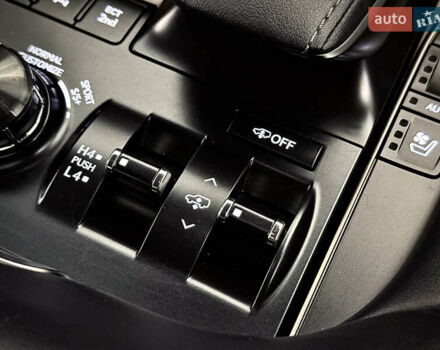 Чорний Лексус ЛХ, об'ємом двигуна 4.46 л та пробігом 206 тис. км за 66999 $, фото 41 на Automoto.ua