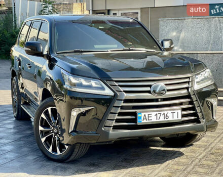 Черный Лексус ЛХ, объемом двигателя 4.46 л и пробегом 170 тыс. км за 61500 $, фото 4 на Automoto.ua