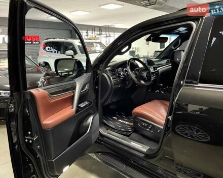 Лексус ЛХ 2018 у Львові на Automoto.ua Чорний Лексус ЛХ, об'ємом двигуна 4.46 л та пробігом 72 тис. км за 81700 $, фото 23 на Automoto.ua