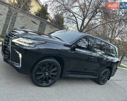 Черный Лексус ЛХ, объемом двигателя 5.66 л и пробегом 158 тыс. км за 69900 $, фото 2 на Automoto.ua