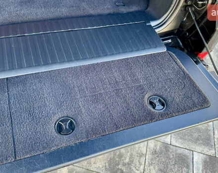 Черный Лексус ЛХ, объемом двигателя 4.46 л и пробегом 185 тыс. км за 67500 $, фото 120 на Automoto.ua