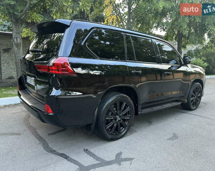 Черный Лексус ЛХ, объемом двигателя 5.66 л и пробегом 298 тыс. км за 65000 $, фото 55 на Automoto.ua