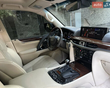 Черный Лексус ЛХ, объемом двигателя 5.66 л и пробегом 298 тыс. км за 65000 $, фото 44 на Automoto.ua