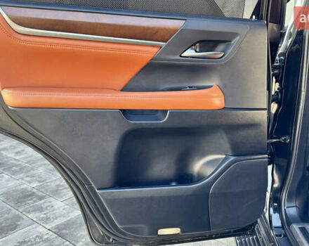 Черный Лексус ЛХ, объемом двигателя 4.46 л и пробегом 185 тыс. км за 67500 $, фото 108 на Automoto.ua