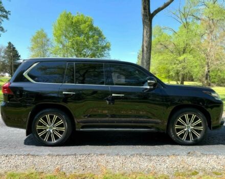 Черный Лексус ЛХ, объемом двигателя 5.7 л и пробегом 45 тыс. км за 36000 $, фото 4 на Automoto.ua