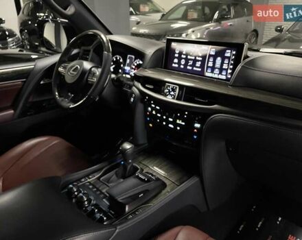 Лексус ЛХ 2018 у Львові на Automoto.ua Чорний Лексус ЛХ, об'ємом двигуна 4.46 л та пробігом 72 тис. км за 81700 $, фото 46 на Automoto.ua