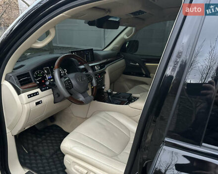 Черный Лексус ЛХ, объемом двигателя 5.66 л и пробегом 158 тыс. км за 69900 $, фото 40 на Automoto.ua