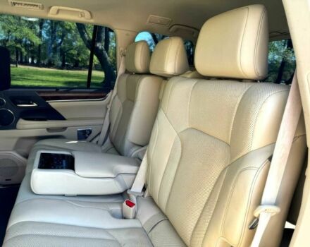 Черный Лексус ЛХ, объемом двигателя 5.7 л и пробегом 45 тыс. км за 36000 $, фото 10 на Automoto.ua