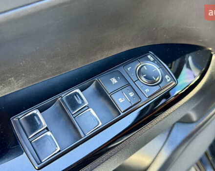 Черный Лексус ЛХ, объемом двигателя 4.46 л и пробегом 185 тыс. км за 67500 $, фото 76 на Automoto.ua