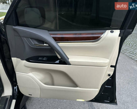 Черный Лексус ЛХ, объемом двигателя 5.66 л и пробегом 158 тыс. км за 69900 $, фото 49 на Automoto.ua