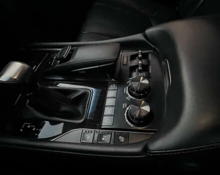 Черный Лексус ЛХ, объемом двигателя 5.66 л и пробегом 127 тыс. км за 76000 $, фото 39 на Automoto.ua