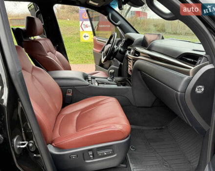 Черный Лексус ЛХ, объемом двигателя 5.66 л и пробегом 55 тыс. км за 81900 $, фото 62 на Automoto.ua