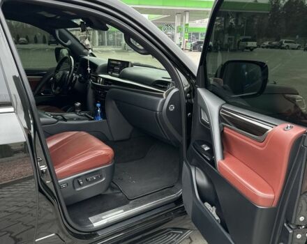 Черный Лексус ЛХ, объемом двигателя 5.7 л и пробегом 1 тыс. км за 72000 $, фото 3 на Automoto.ua