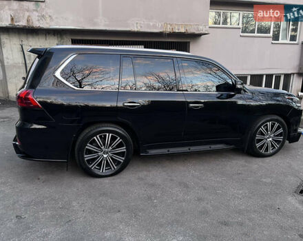 Черный Лексус ЛХ, объемом двигателя 5.66 л и пробегом 127 тыс. км за 76000 $, фото 1 на Automoto.ua
