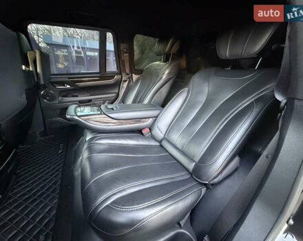 Черный Лексус ЛХ, объемом двигателя 5.7 л и пробегом 37 тыс. км за 170000 $, фото 16 на Automoto.ua