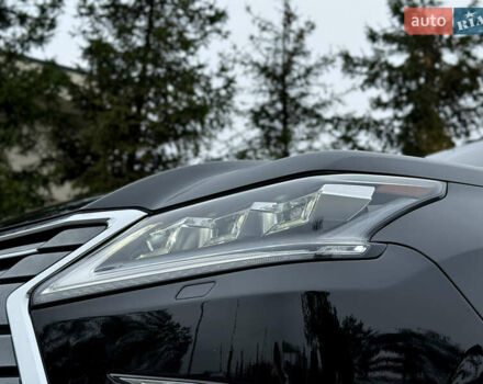 Черный Лексус ЛХ, объемом двигателя 4.46 л и пробегом 208 тыс. км за 70000 $, фото 5 на Automoto.ua