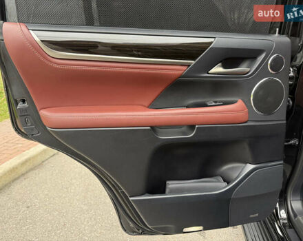 Черный Лексус ЛХ, объемом двигателя 5.66 л и пробегом 55 тыс. км за 81900 $, фото 51 на Automoto.ua