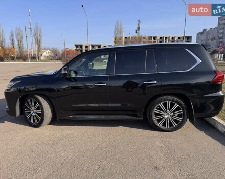 Черный Лексус ЛХ, объемом двигателя 5.66 л и пробегом 206 тыс. км за 68000 $, фото 4 на Automoto.ua