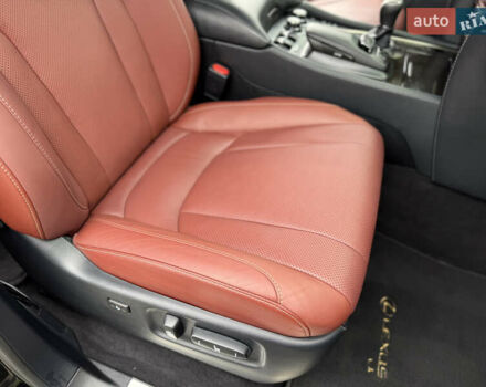 Черный Лексус ЛХ, объемом двигателя 4.46 л и пробегом 208 тыс. км за 70000 $, фото 75 на Automoto.ua