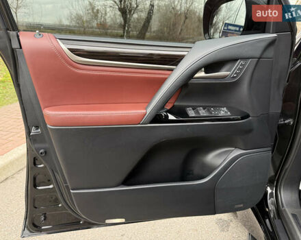 Черный Лексус ЛХ, объемом двигателя 5.66 л и пробегом 55 тыс. км за 81900 $, фото 42 на Automoto.ua