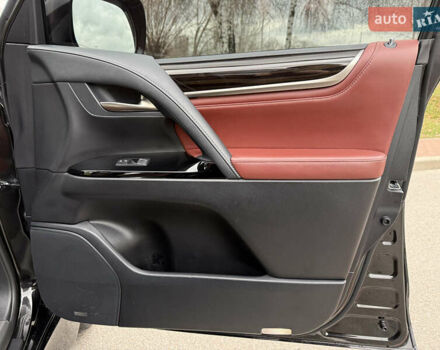 Черный Лексус ЛХ, объемом двигателя 5.66 л и пробегом 55 тыс. км за 81900 $, фото 61 на Automoto.ua