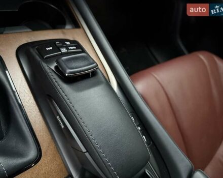 Черный Лексус ЛХ, объемом двигателя 4.46 л и пробегом 120 тыс. км за 69999 $, фото 92 на Automoto.ua