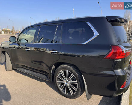 Черный Лексус ЛХ, объемом двигателя 5.66 л и пробегом 206 тыс. км за 68000 $, фото 7 на Automoto.ua