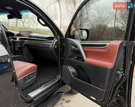 Черный Лексус ЛХ, объемом двигателя 5.66 л и пробегом 55 тыс. км за 81900 $, фото 60 на Automoto.ua