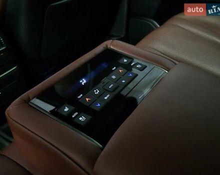 Черный Лексус ЛХ, объемом двигателя 5.66 л и пробегом 151 тыс. км за 71999 $, фото 12 на Automoto.ua