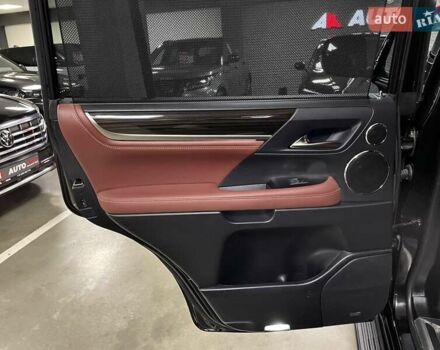 Чорний Лексус ЛХ, об'ємом двигуна 4.46 л та пробігом 85 тис. км за 82700 $, фото 30 на Automoto.ua