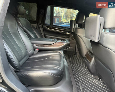Черный Лексус ЛХ, объемом двигателя 5.7 л и пробегом 37 тыс. км за 170000 $, фото 20 на Automoto.ua