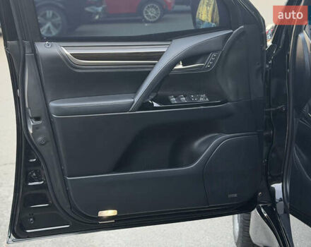 Черный Лексус ЛХ, объемом двигателя 5.7 л и пробегом 37 тыс. км за 170000 $, фото 2 на Automoto.ua