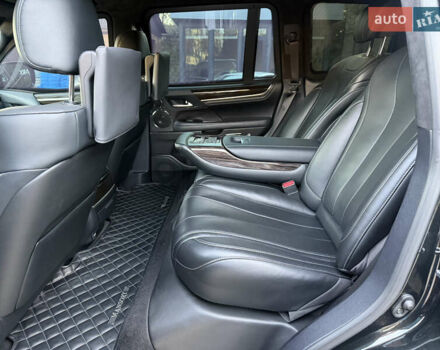 Черный Лексус ЛХ, объемом двигателя 5.7 л и пробегом 37 тыс. км за 170000 $, фото 15 на Automoto.ua