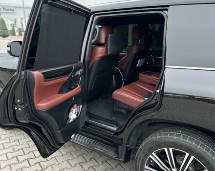 Черный Лексус ЛХ, объемом двигателя 5.7 л и пробегом 1 тыс. км за 72000 $, фото 4 на Automoto.ua