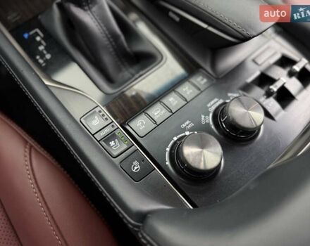 Черный Лексус ЛХ, объемом двигателя 4.46 л и пробегом 208 тыс. км за 70000 $, фото 45 на Automoto.ua