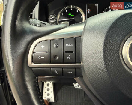 Черный Лексус ЛХ, объемом двигателя 5.66 л и пробегом 55 тыс. км за 81900 $, фото 57 на Automoto.ua