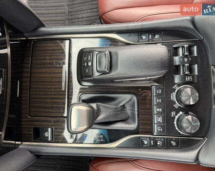 Черный Лексус ЛХ, объемом двигателя 5.66 л и пробегом 55 тыс. км за 81900 $, фото 74 на Automoto.ua