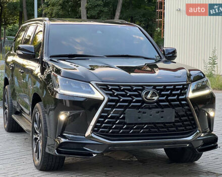 Черный Лексус ЛХ, объемом двигателя 5.66 л и пробегом 62 тыс. км за 98500 $, фото 2 на Automoto.ua