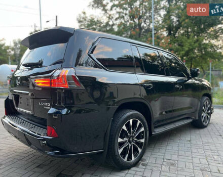 Черный Лексус ЛХ, объемом двигателя 5.66 л и пробегом 62 тыс. км за 98500 $, фото 20 на Automoto.ua