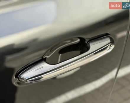 Черный Лексус ЛХ, объемом двигателя 3.3 л и пробегом 36 тыс. км за 117000 $, фото 4 на Automoto.ua