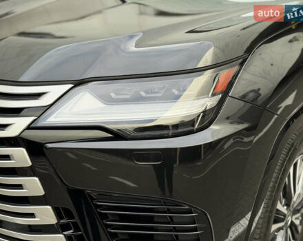 Черный Лексус ЛХ, объемом двигателя 3.3 л и пробегом 36 тыс. км за 117000 $, фото 2 на Automoto.ua