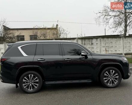 Черный Лексус ЛХ, объемом двигателя 3.35 л и пробегом 51 тыс. км за 112500 $, фото 2 на Automoto.ua