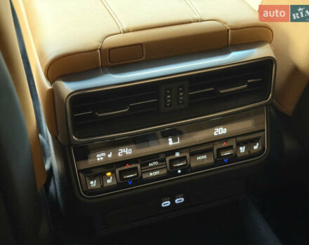 Черный Лексус ЛХ, объемом двигателя 3.3 л и пробегом 36 тыс. км за 117000 $, фото 25 на Automoto.ua