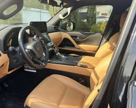 Черный Лексус ЛХ, объемом двигателя 3.3 л и пробегом 31 тыс. км за 115000 $, фото 4 на Automoto.ua