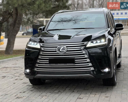 Черный Лексус ЛХ, объемом двигателя 3.35 л и пробегом 68 тыс. км за 112000 $, фото 2 на Automoto.ua
